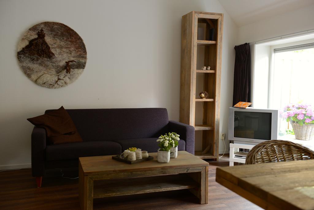 Appartementen Verhuur De Trijehoek Stiens Exteriör bild