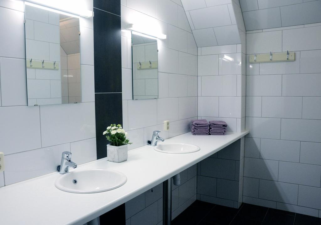 Appartementen Verhuur De Trijehoek Stiens Exteriör bild