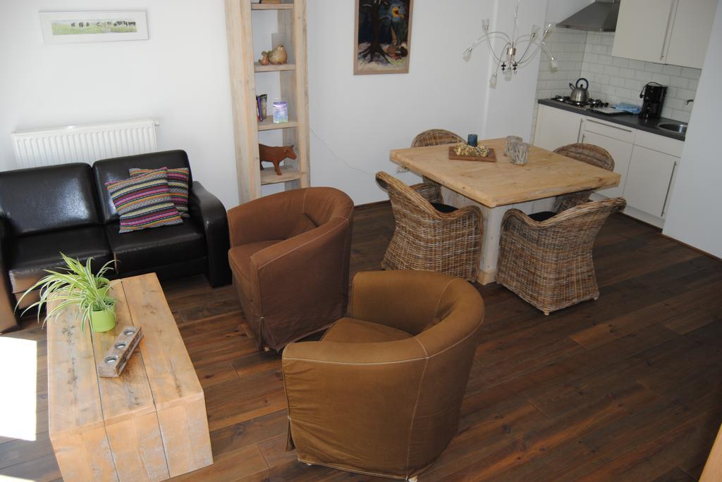 Appartementen Verhuur De Trijehoek Stiens Exteriör bild